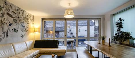 Fernseher, Tischfußball