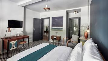 Quarto casal superior, vista para a cidade | Espaço de trabalho para notebook, Wi-Fi de cortesia