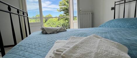 2 slaapkamers, een strijkplank/strijkijzer, wifi, beddengoed