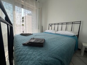 2 habitaciones, tabla de planchar con plancha, wifi y ropa de cama 