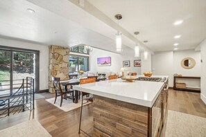 Refrigerador, microondas, horno, placa de cocina