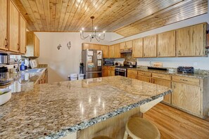 Fridge, microwave, oven, stovetop - 6 Bedroom Cabin w/Galactic Lake View, Hot Tub, WiFi, Family Adventures and MORE! (Divide)