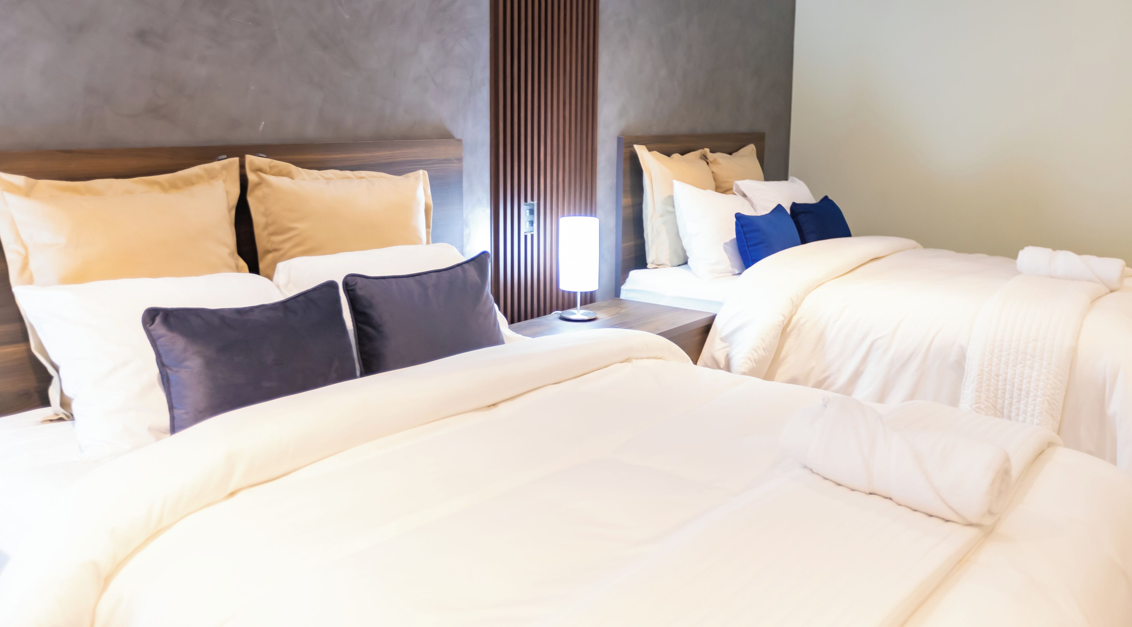 럭셔리 스위트, 수영장 전망 | 책상, 노트북 작업 공간, 무료 WiFi, 침대 시트