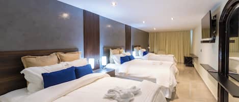 Kolmen hengen superior-huone, näköala uima-altaalle | 1 makuuhuone, työpöytä, kannettavalle tietokoneelle sopiva työtila