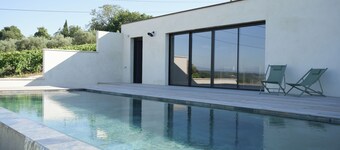 Architect-designed house with panoramic view and infinity pool