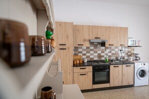 Fridge, microwave, oven, coffee/tea maker