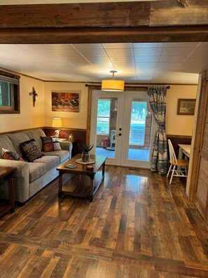 TV, fireplace, DVD player, books