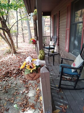 Terrace/patio - Charming 2-bedroom B&B in Honey Brook with WiFi, fitness room
bed and breakfast (Honey Brook)