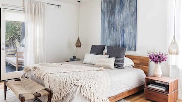 2 bedrooms, iron/ironing board, travel crib, WiFi