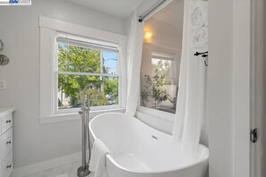 Dusche, Haartrockner, Bidet, Handtücher