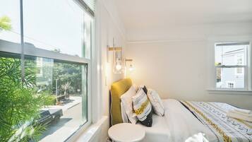 3 chambres, bureau, fer et planche Ă repasser, lit parapluie