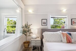 3 Schlafzimmer, Schreibtisch, Bügeleisen/Bügelbrett, Reisekinderbett