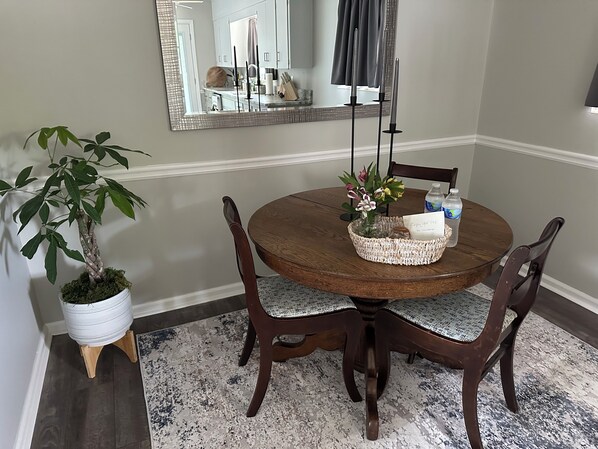 Dining - Charming newly remodeled 3-bedroom house in the heart of Cleveland Tennessee (Cleveland)