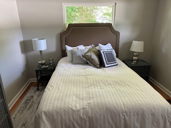 3 bedrooms, desk, iron/ironing board, WiFi