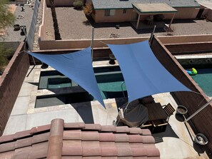 Pool - 3-bedroom vacation home just 3 minutes drive to London Bridge and downtown. (Lake Havasu City)