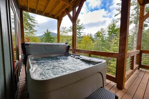 Outdoor spa tub - Modern Private Mountain Lodge | Views, Hot Tub, EV Charger & Trail Access (Cherry Log)