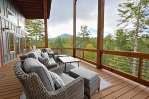 Property grounds - Modern Private Mountain Lodge | Views, Hot Tub, EV Charger & Trail Access (Cherry Log)