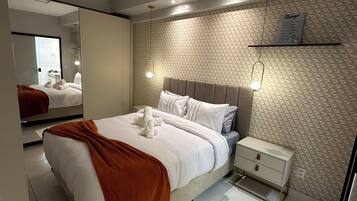 1 dormitorio, tabla de planchar con plancha, wifi y ropa de cama