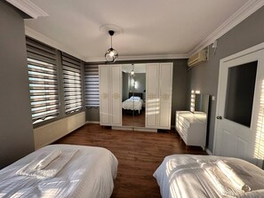 8 bedrooms, iron/ironing board, WiFi, bed sheets
