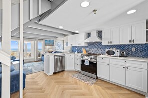 Kühlschrank, Ofen, Herdplatte, Geschirrspüler