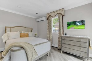 6 slaapkamers, een strijkplank/strijkijzer, wifi