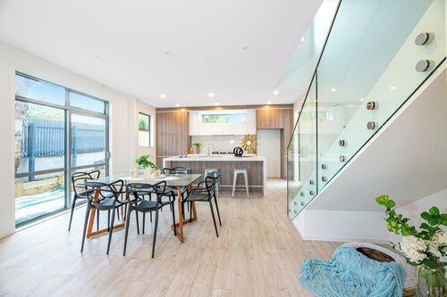 4 Bedroom Holiday Home Epsom