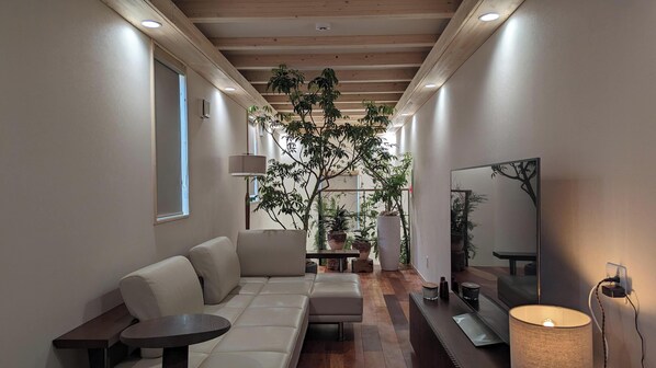 Deluxe Villa, Non Smoking | Down comforters, Tempur-Pedic beds, free rollaway beds, free WiFi