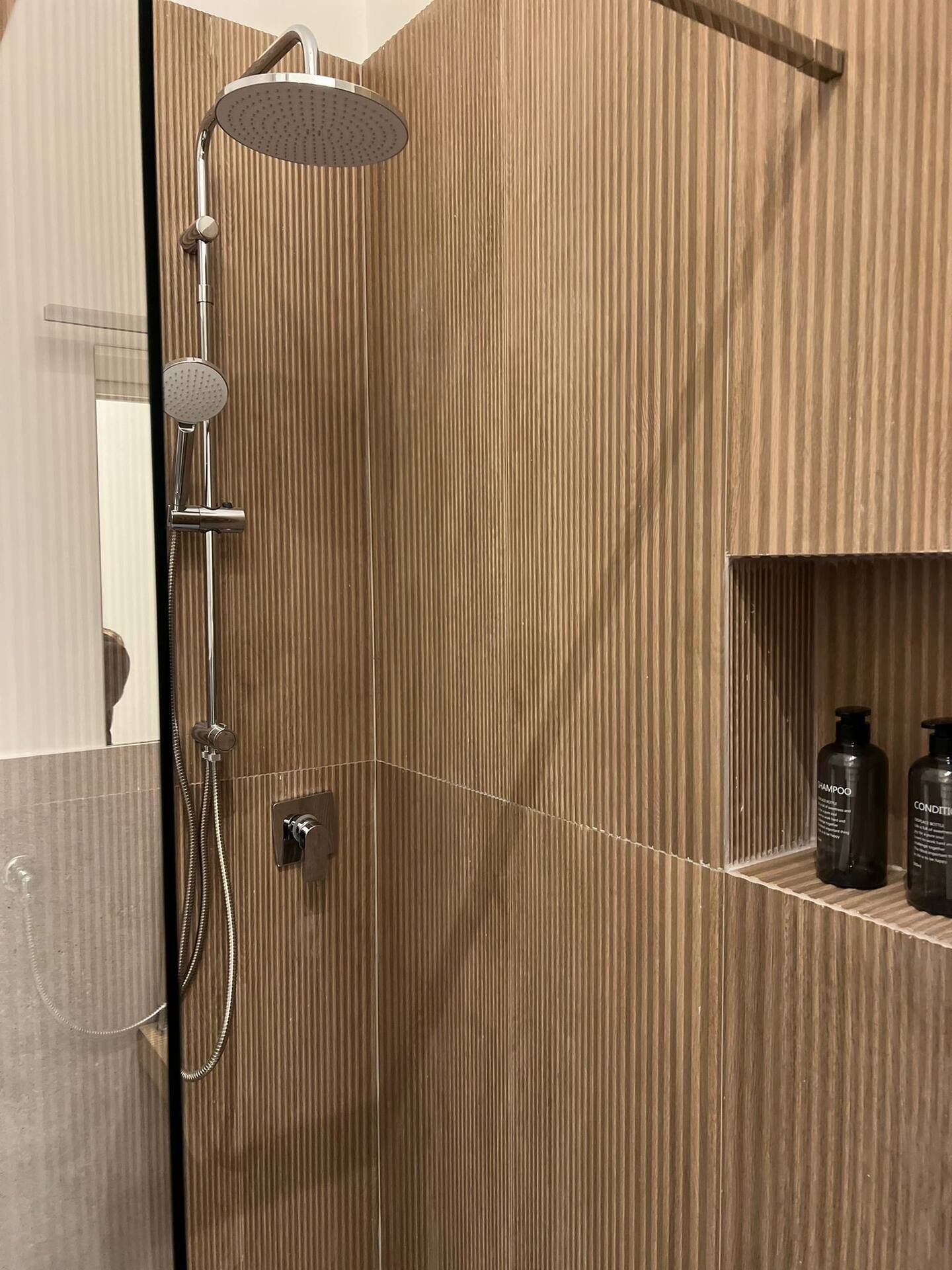 Doccia, asciugacapelli, bidet, asciugamani