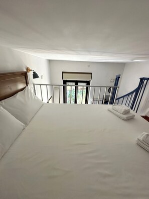 1 bedroom, bed sheets