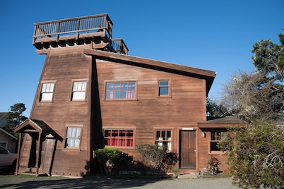 Redwood Tower with WiFi in charming Mendocino