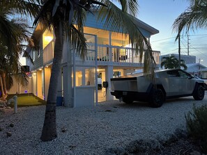 Property grounds - Experience the Ultimate Florida Keys Getaway in Our Stunning Rental!" (Marathon)