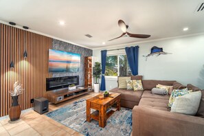 Smart TV, fireplace, DVD player, ping pong