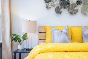 3 habitaciones, tabla de planchar con plancha, wifi y ropa de cama 