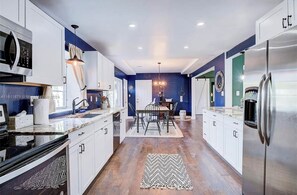 Fridge, microwave, oven, stovetop - Oasis Amidst Everything! (Fort Lauderdale)