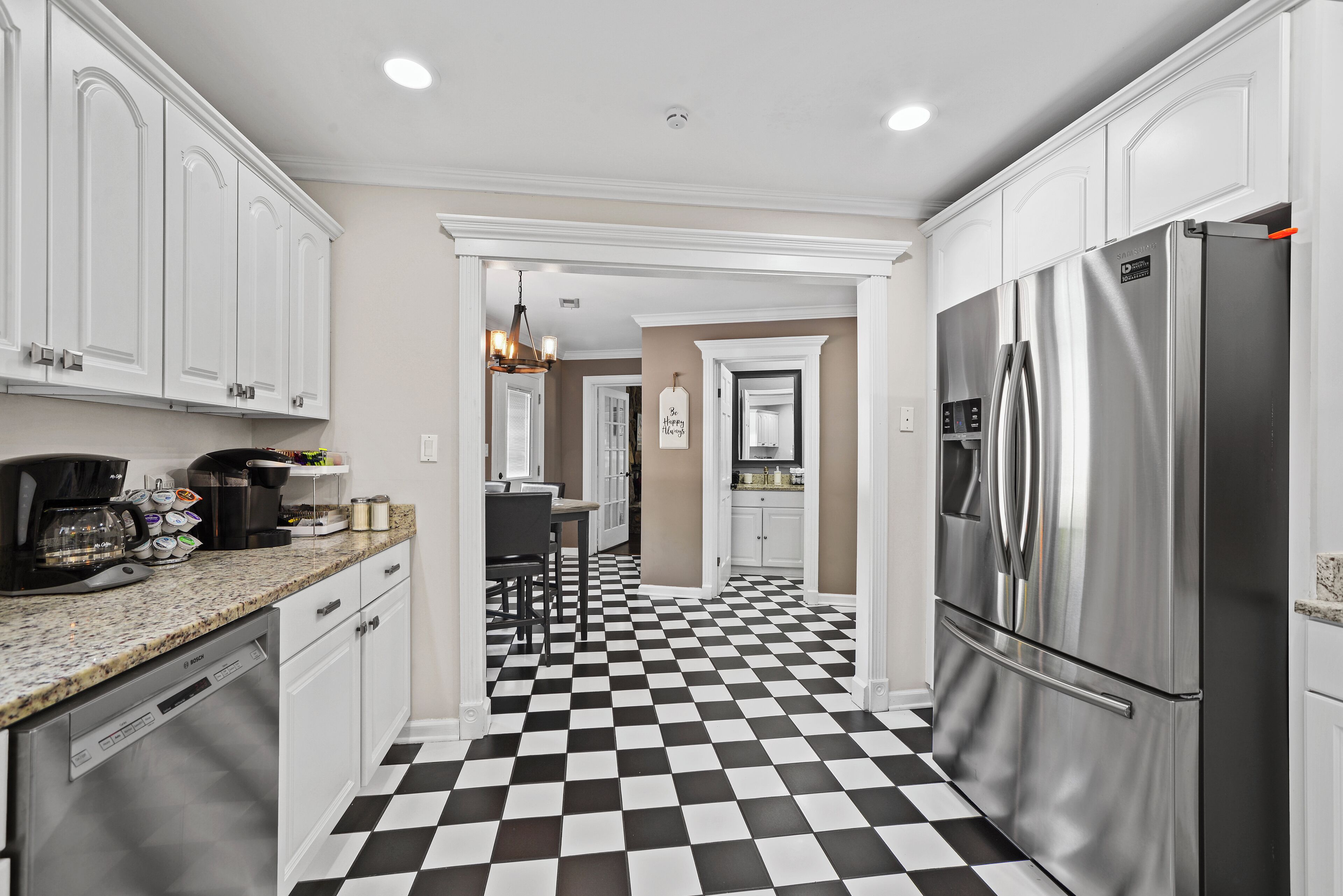 冰箱、微波炉、烤箱、炉灶