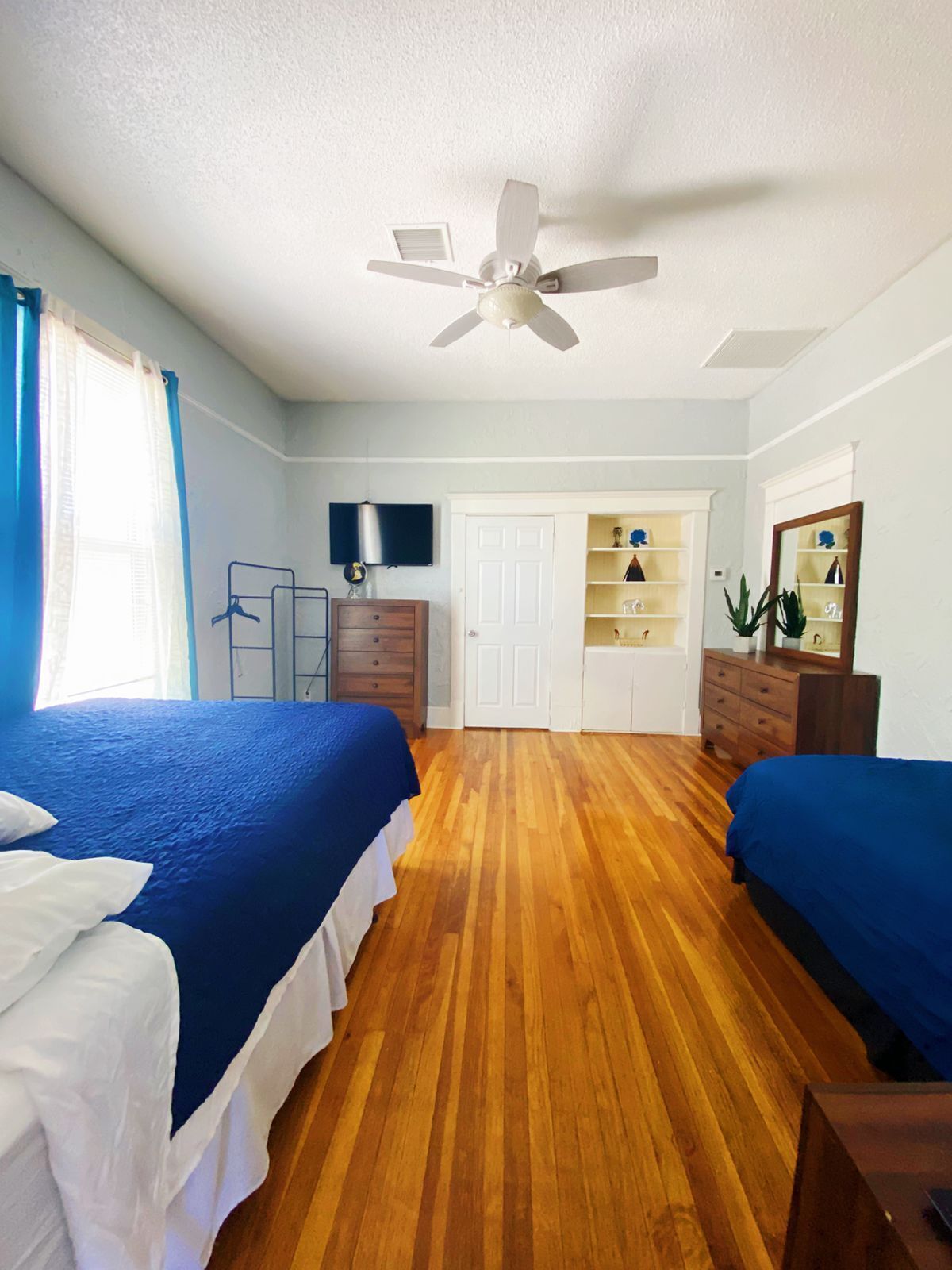 2 habitaciones, tabla de planchar con plancha y wifi gratis 