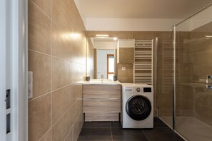 淋浴設備、風筒、提供毛巾、番梘