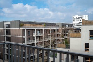 المنطقة المحيطة بالمنشأة