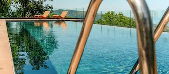 4 bedroom gorgeous home in Satriano