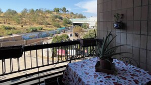 A balcony with a view of a parking lot and a building in the background. - di Alfredo (Roma)