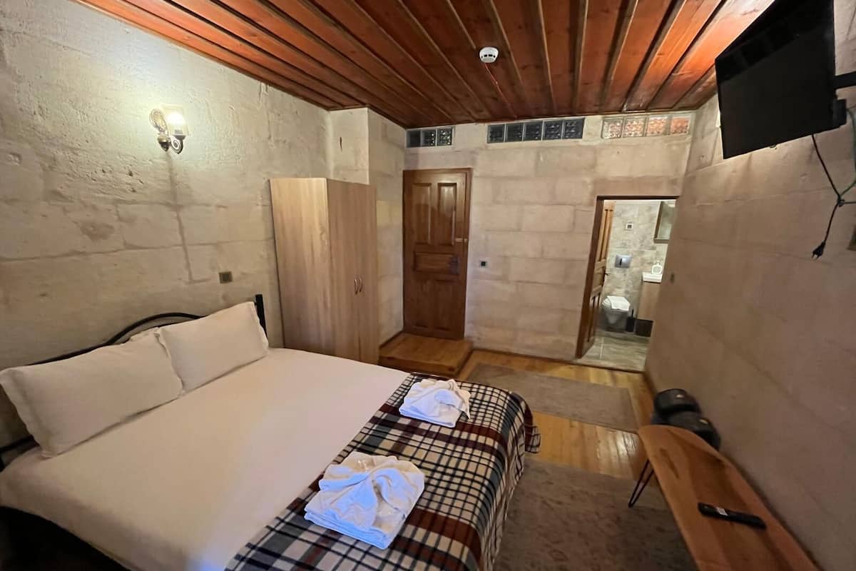 Standard dubbelrum - 1 dubbelsäng - utsikt mot staden | Ljudisolering och sängkläder