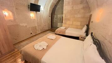 Quarto triplo standard | Quartos à prova de som, roupa de cama
