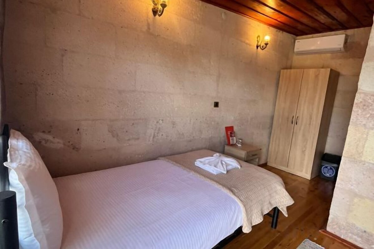 Soundproofing, cribs (free), bed sheets