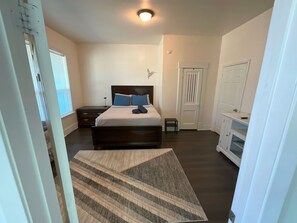 2 habitaciones, escritorio, tabla de planchar con plancha y wifi 