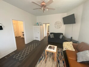 Smart TV, futbolito, tenis de mesa y libros 