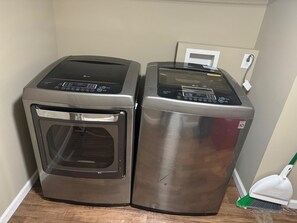 Interior - Charming 4-bedroom Lakeshore cottage one hour from downtown Atlanta (Jackson)