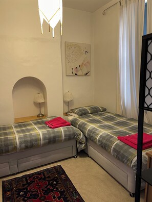 1 bedroom, iron/ironing board, WiFi, bed sheets - Cosy central London apartment003 (London)