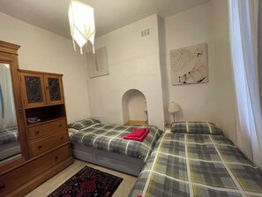 1 slaapkamer, een strijkplank/strijkijzer, wifi, beddengoed