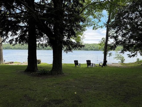CEDAR COTTAGE - Lakefront on Thayer Lake in Alden with WiFi, AC