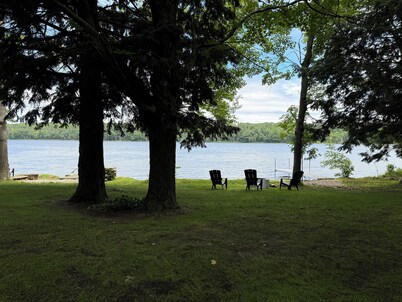 CEDAR COTTAGE - Lakefront on Thayer Lake in Alden with WiFi, AC
